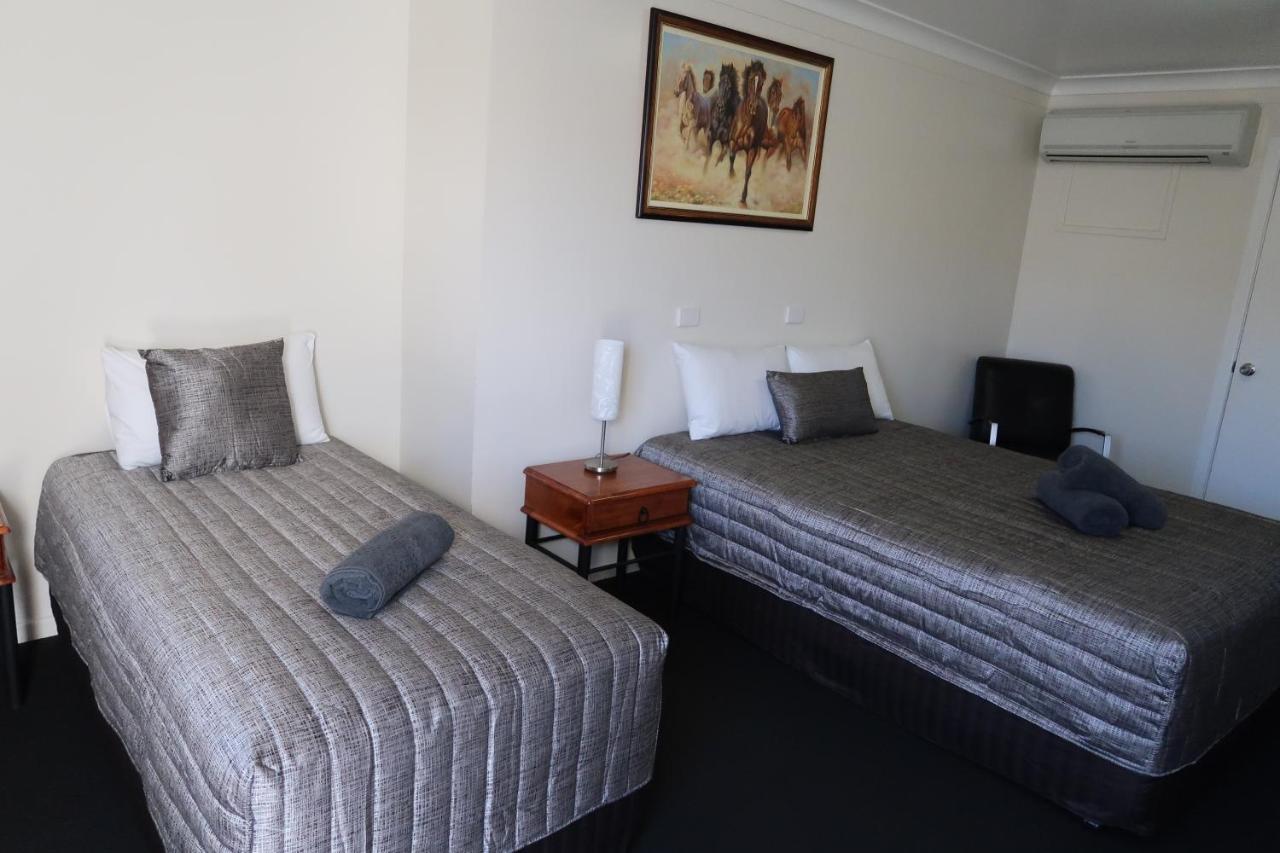 Charleville Waltzing Matilda Motor Inn エクステリア 写真