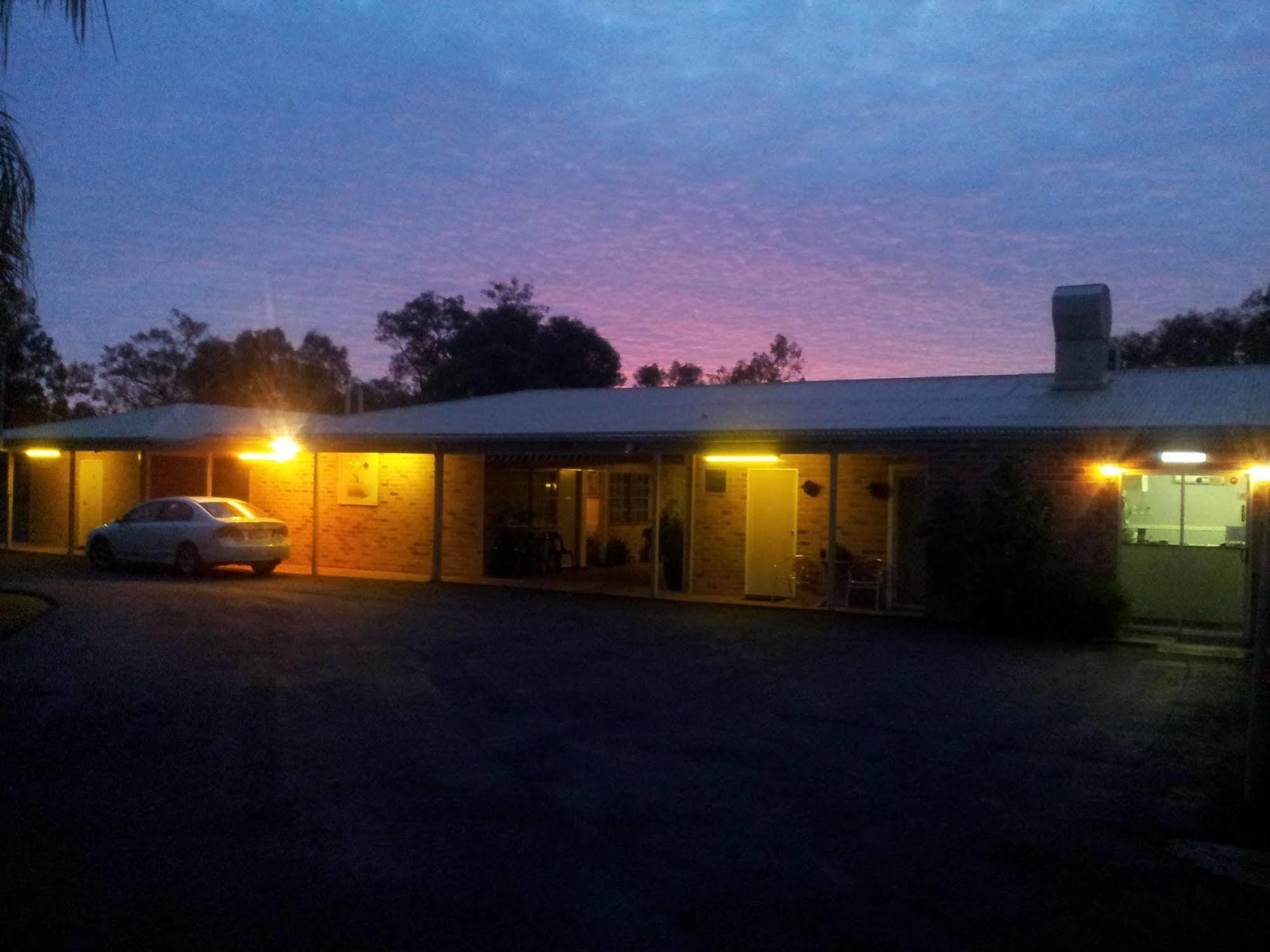 Charleville Waltzing Matilda Motor Inn エクステリア 写真