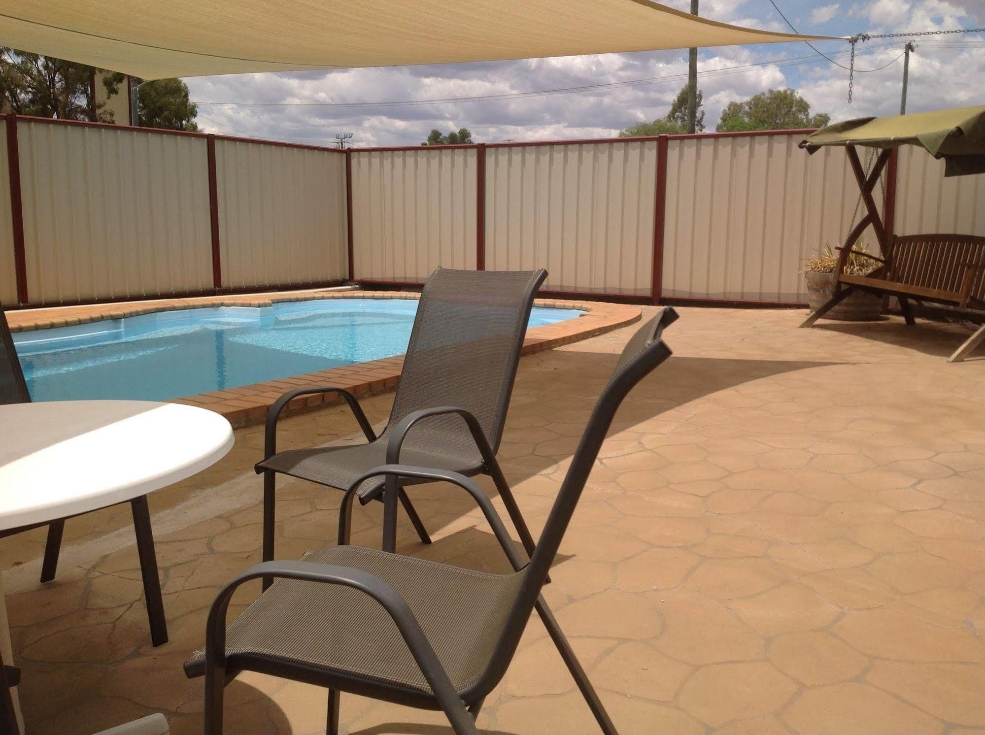 Charleville Waltzing Matilda Motor Inn エクステリア 写真